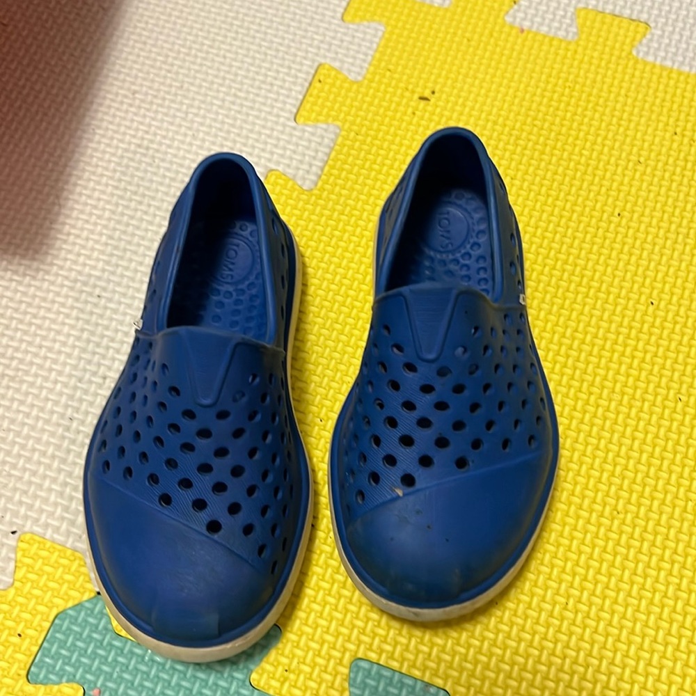 Size seven toddler blue Tom’s